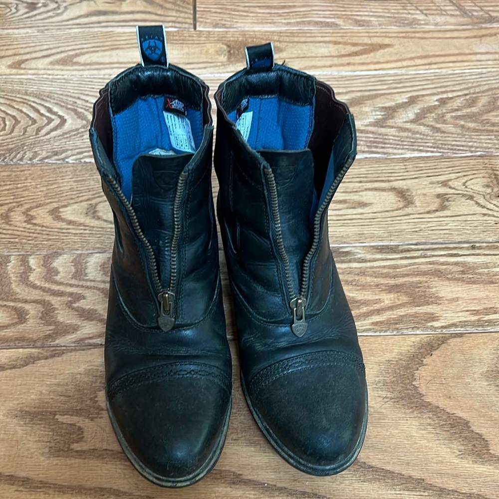Black Ariat paddock boots